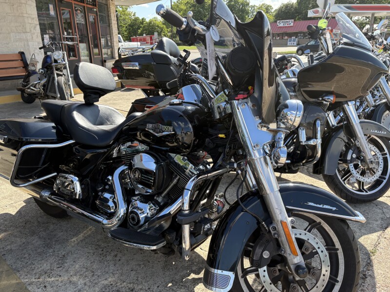 2016 Harley-Davidson® Road King® Vivid Black