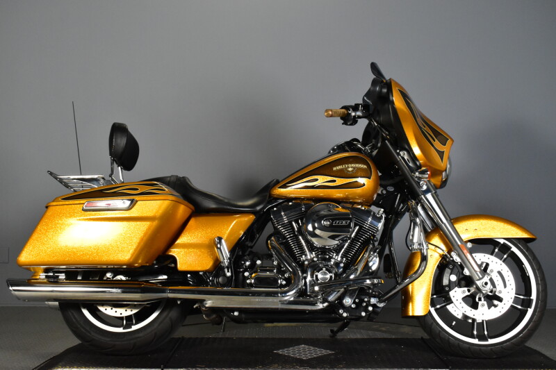 2016 Harley-Davidson® Street Glide® Hard Candy Gold Flake