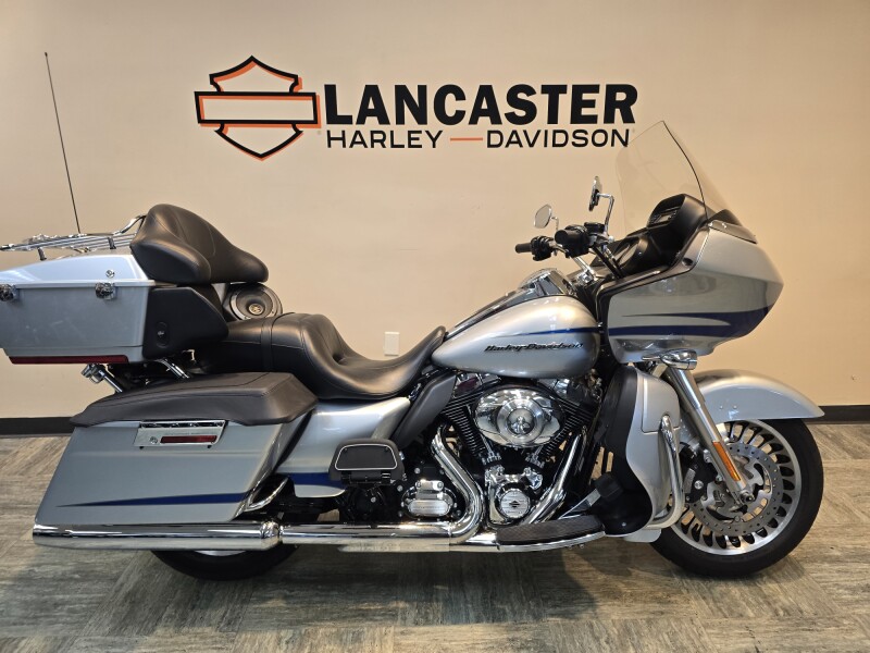 2011 Harley-Davidson® Road Glide® Ultra Brilliant Silver FLTRU