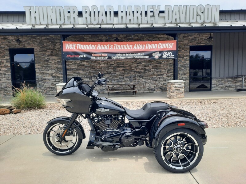 2026 Harley-Davidson® Road Glide 3 Vivid Black