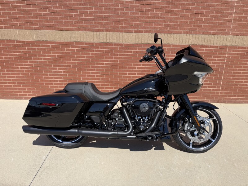 2026 Harley-Davidson® Road Glide® Vivid Black Black Trim