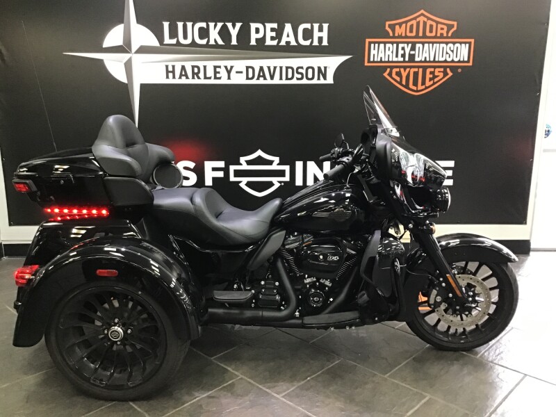 2025 Harley-Davidson® Tri Glide® Ultra Vivid Black
