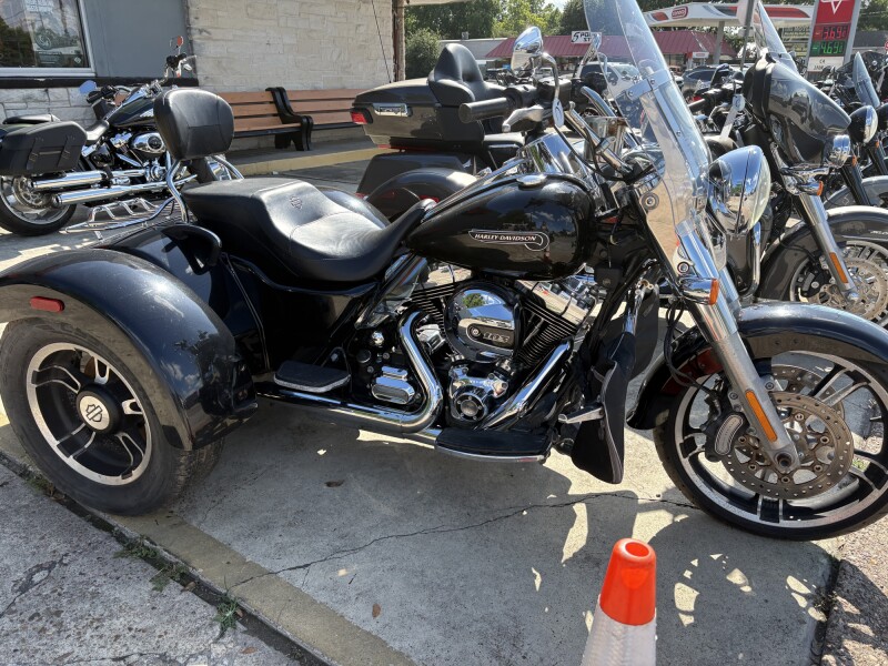 2015 Harley-Davidson® Freewheeler™ Vivid Black