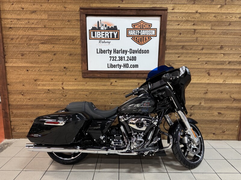 2026 Harley-Davidson® Street Glide® Midnight Ember Chrome Trim FLHX