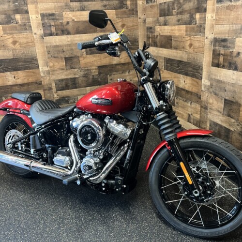 2026 Harley-Davidson® Street Bob® Aurora Blue Denim Chrome Laced Wheels FXBB thumb 3