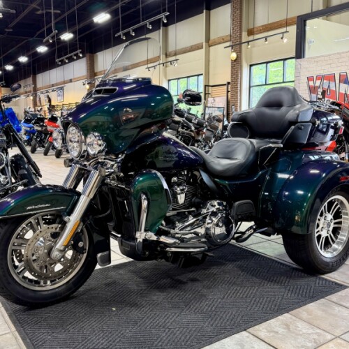 2021 FLHTCUTG Tri Glide® Ultra thumb 3