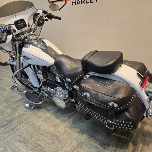 2013 Harley-Davidson® Heritage Softail® Classic White Hot Pearl FLSTC thumb 0