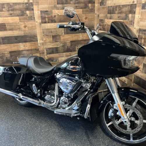 2025 Harley-Davidson® Road Glide® Vivid Black FLTRX thumb 3