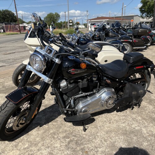 2018 Harley-Davidson® Softail Slim® Vivid Black thumb 3