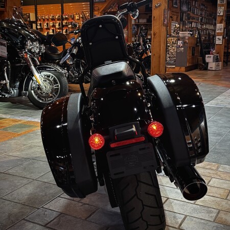 2021 Harley-Davidson® Sport Glide® Vivid Black Deluxe thumb 1