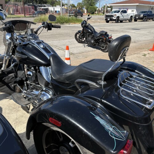 2015 Harley-Davidson® Freewheeler™ Vivid Black thumb 2
