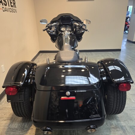 2024 Harley-Davidson® Road Glide® 3 Vivid Black FLTRT thumb 2