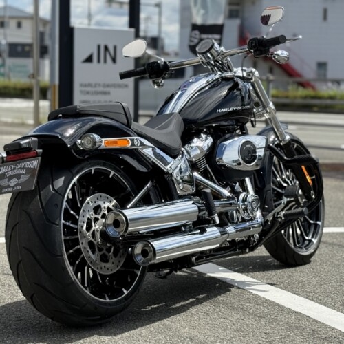 試乗車 2026 Harley-Davidson® Breakout™ Vivid Black Chrome Trim thumb 2