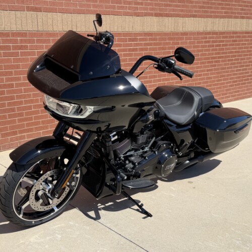 2026 Harley-Davidson® Road Glide® Vivid Black Black Trim thumb 0