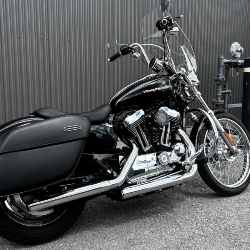 2006 Harley-Davidson® 1200 Custom Vivid Black thumb 3