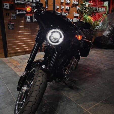 2021 Harley-Davidson® Sport Glide® Vivid Black Deluxe thumb 2