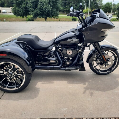 2026 Harley-Davidson® Road Glide 3 Vivid Black thumb 0