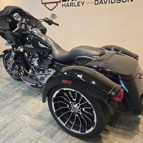 2024 Harley-Davidson® Road Glide® 3 Vivid Black FLTRT thumb 0