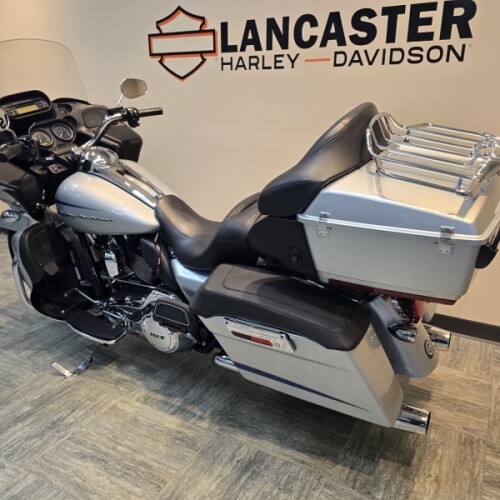 2011 Harley-Davidson® Road Glide® Ultra Brilliant Silver FLTRU thumb 0