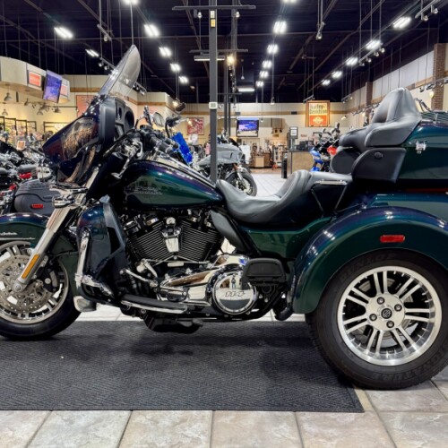 2021 FLHTCUTG Tri Glide® Ultra thumb 1