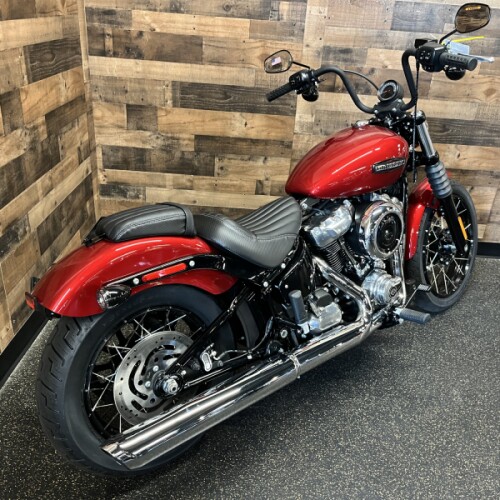 2026 Harley-Davidson® Street Bob® Aurora Blue Denim Chrome Laced Wheels FXBB thumb 2