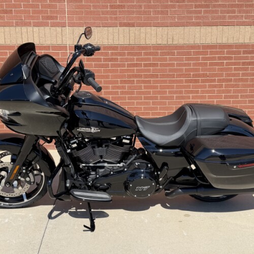 2026 Harley-Davidson® Road Glide® Vivid Black Black Trim thumb 1