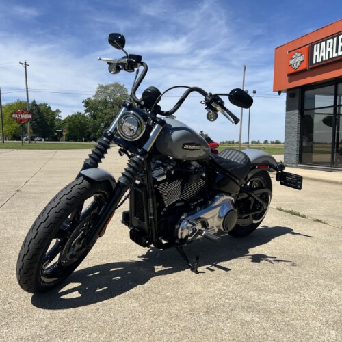 2026 Harley-Davidson® Street Bob® Dark Billiard Gray Chrome Solo Cast Wheels thumb 1