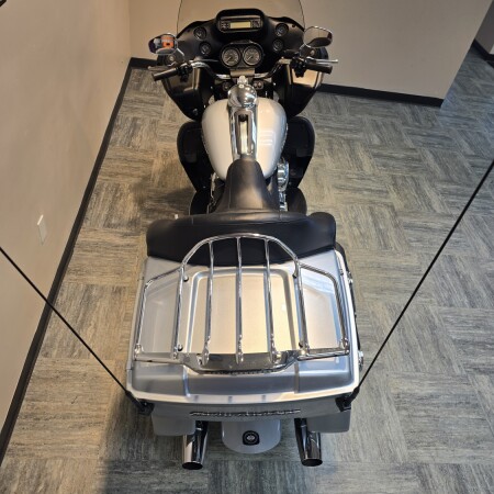 2011 Harley-Davidson® Road Glide® Ultra Brilliant Silver FLTRU thumb 1