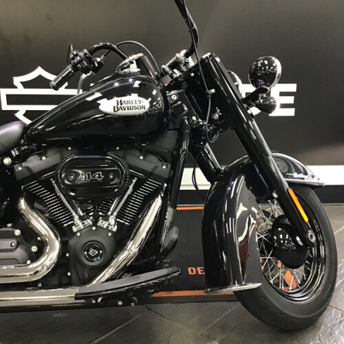 2023 Harley-Davidson® Heritage Classic Vivid Black thumb 3