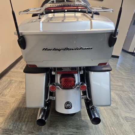 2011 Harley-Davidson® Road Glide® Ultra Brilliant Silver FLTRU thumb 2
