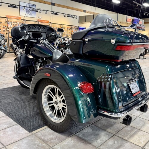 2021 FLHTCUTG Tri Glide® Ultra thumb 2