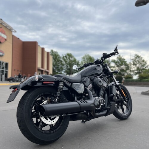 2026 Harley-Davidson® RH975 Nightster® Vivid Black Black Trim thumb 2