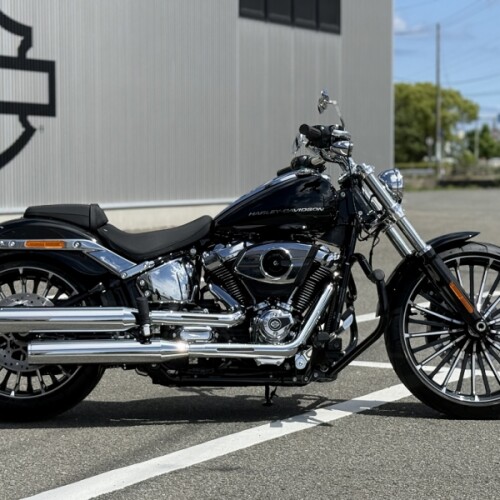 試乗車 2026 Harley-Davidson® Breakout™ Vivid Black Chrome Trim thumb 3