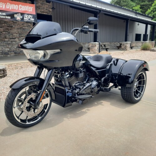 2026 Harley-Davidson® Road Glide 3 Vivid Black thumb 3