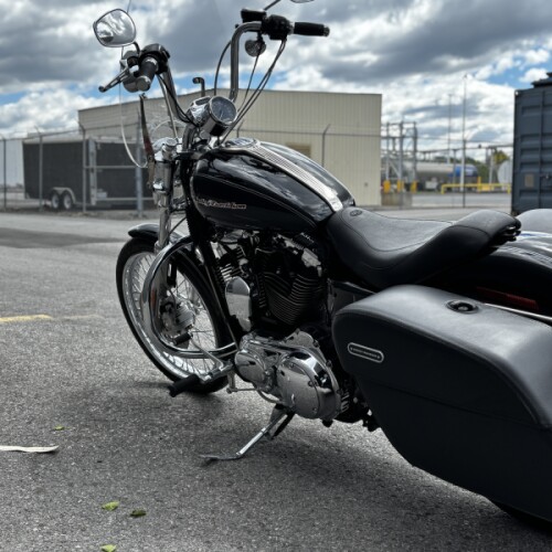 2006 Harley-Davidson® 1200 Custom Vivid Black thumb 2