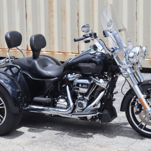 2021 Harley-Davidson® Freewheeler® Vivid Black thumb 2