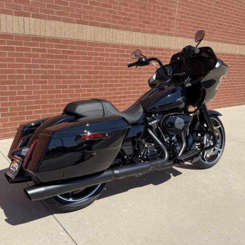 2026 Harley-Davidson® Road Glide® Vivid Black Black Trim thumb 2