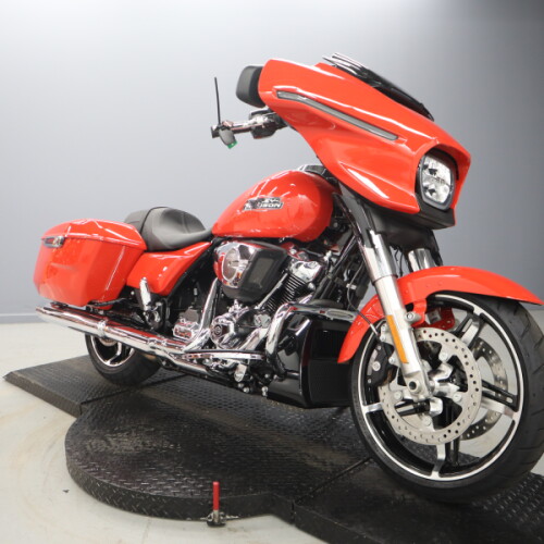 2026 Harley-Davidson® Street Glide® FLHX thumb 2