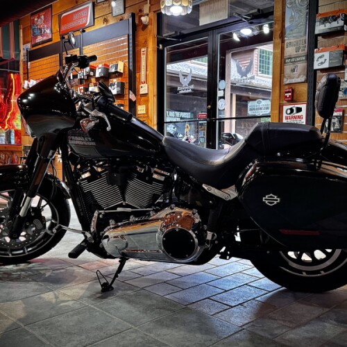 2021 Harley-Davidson® Sport Glide® Vivid Black Deluxe thumb 3
