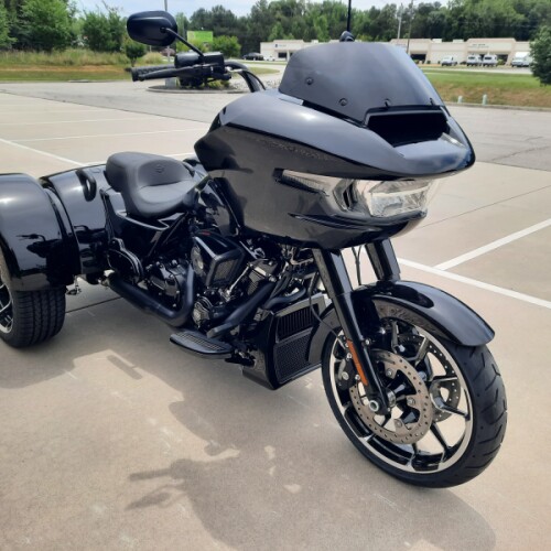 2026 Harley-Davidson® Road Glide 3 Vivid Black thumb 1