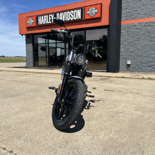 2026 Harley-Davidson® Street Bob® Dark Billiard Gray Chrome Solo Cast Wheels thumb 2