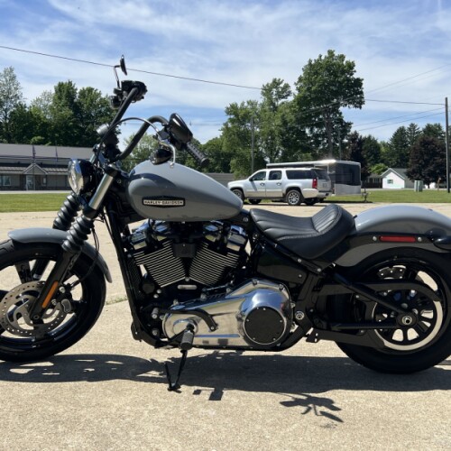 2026 Harley-Davidson® Street Bob® Dark Billiard Gray Chrome Solo Cast Wheels thumb 0
