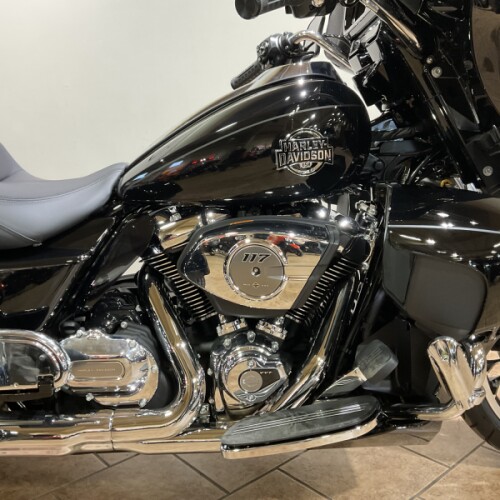 2026 Harley-Davidson® FLHLT Street Glide 3 Limited Vivid Black thumb 3