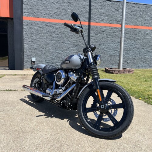 2026 Harley-Davidson® Street Bob® Dark Billiard Gray Chrome Solo Cast Wheels thumb 3