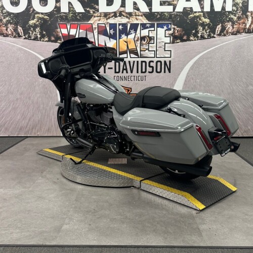 2026 FLHX Street Glide® thumb 1