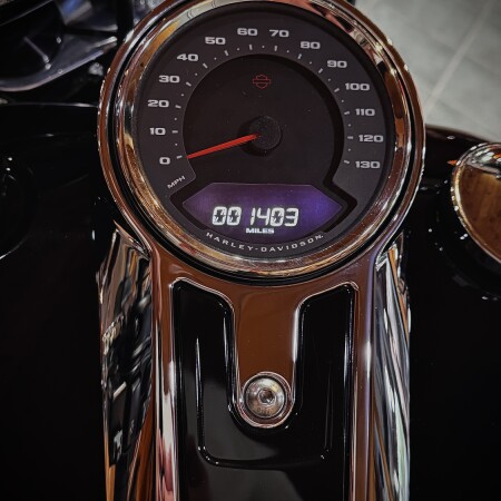 2021 Harley-Davidson® Sport Glide® Vivid Black Deluxe thumb 0