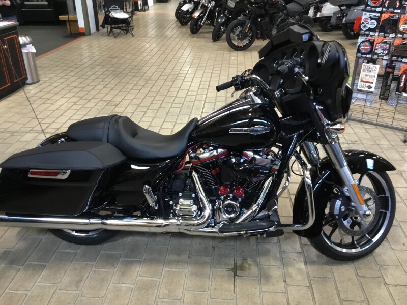 2023 Harley-Davidson® Street Glide® Vivid Black
