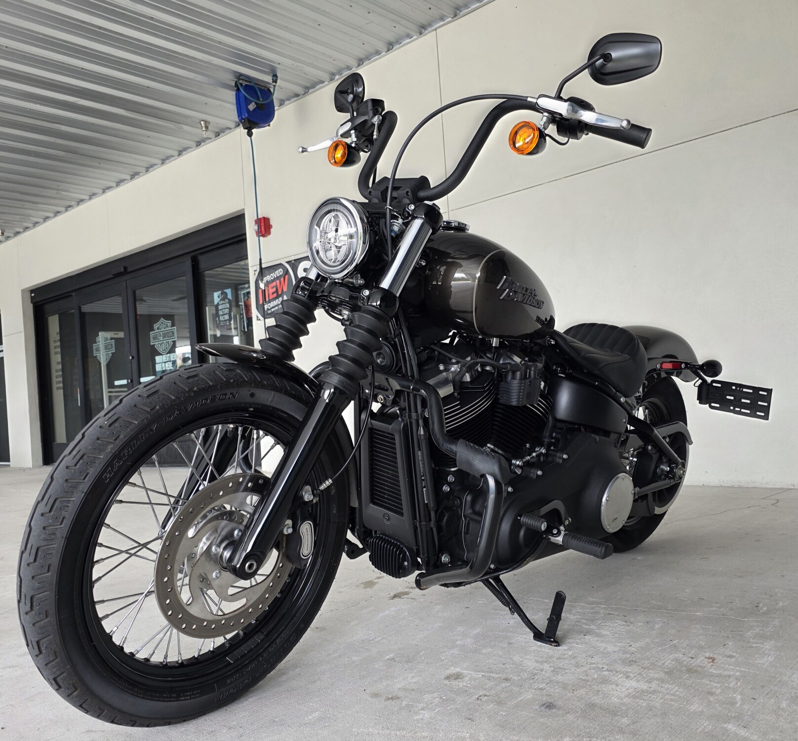 2020 Harley-Davidson® Street Bob® River Rock Gray, photo 10