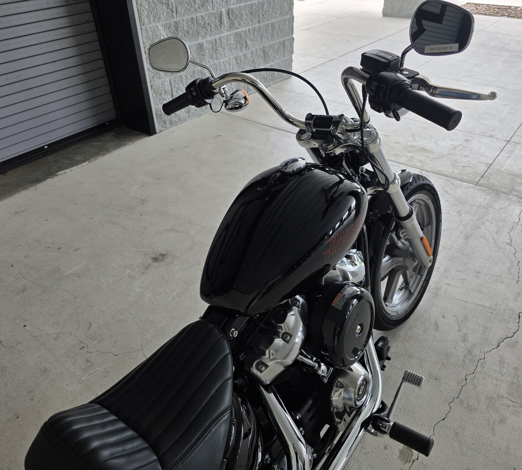 2023 Harley-Davidson® Softail® Standard Vivid Black, photo 6