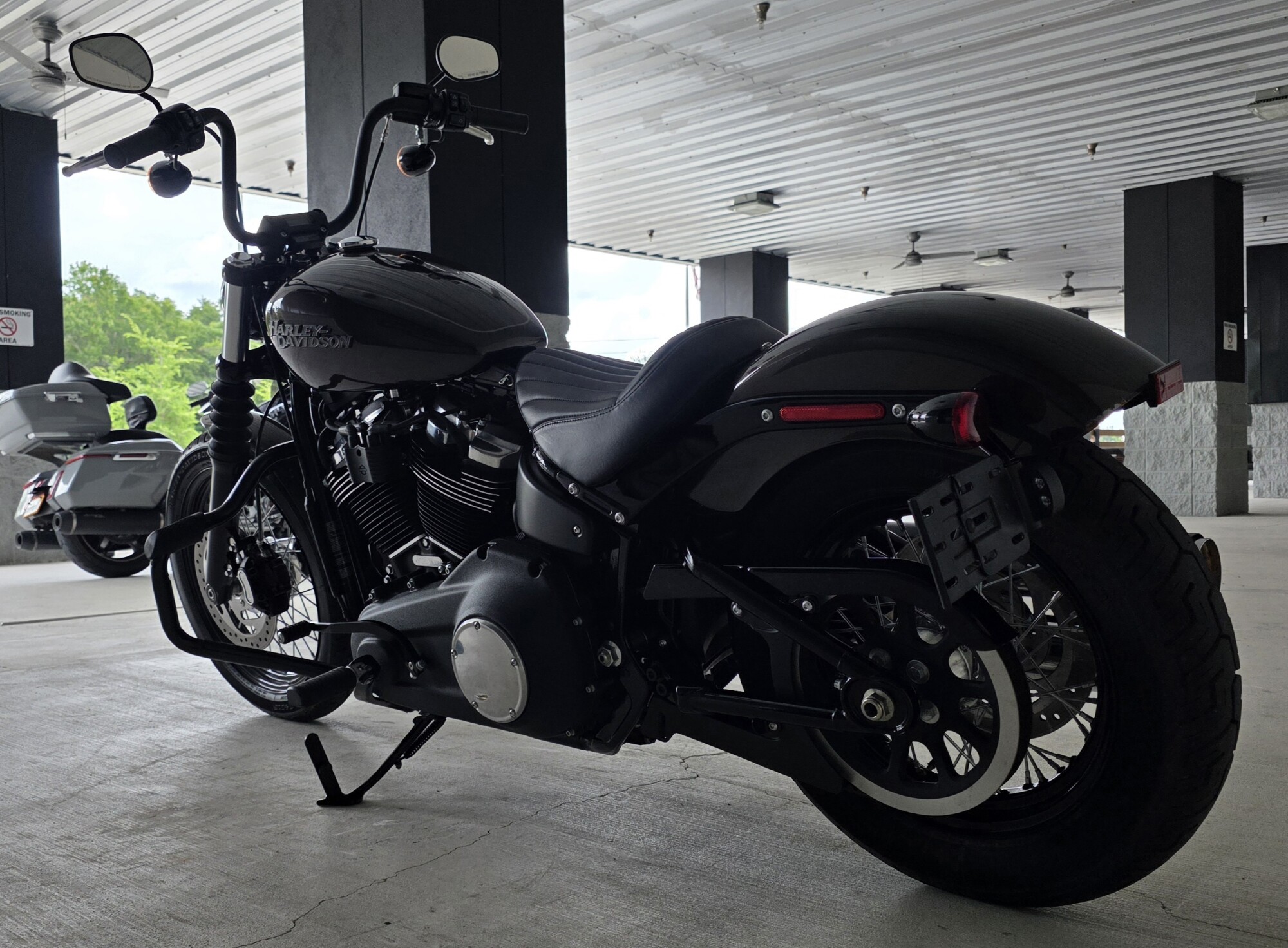 2020 Harley-Davidson® Street Bob® River Rock Gray, photo 9